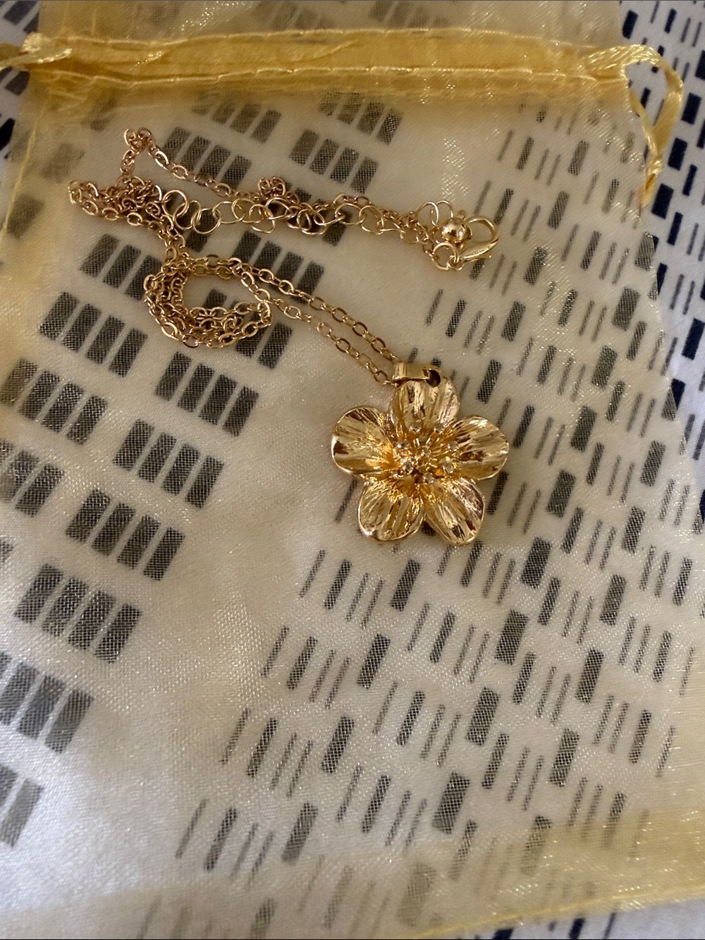 Gold Flower Pendant Necklace